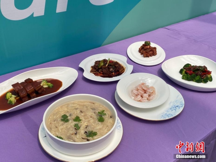 資料圖：8月28日，杭州亞運村運動員餐廳提前揭曉的6道菜品。郭天奇攝