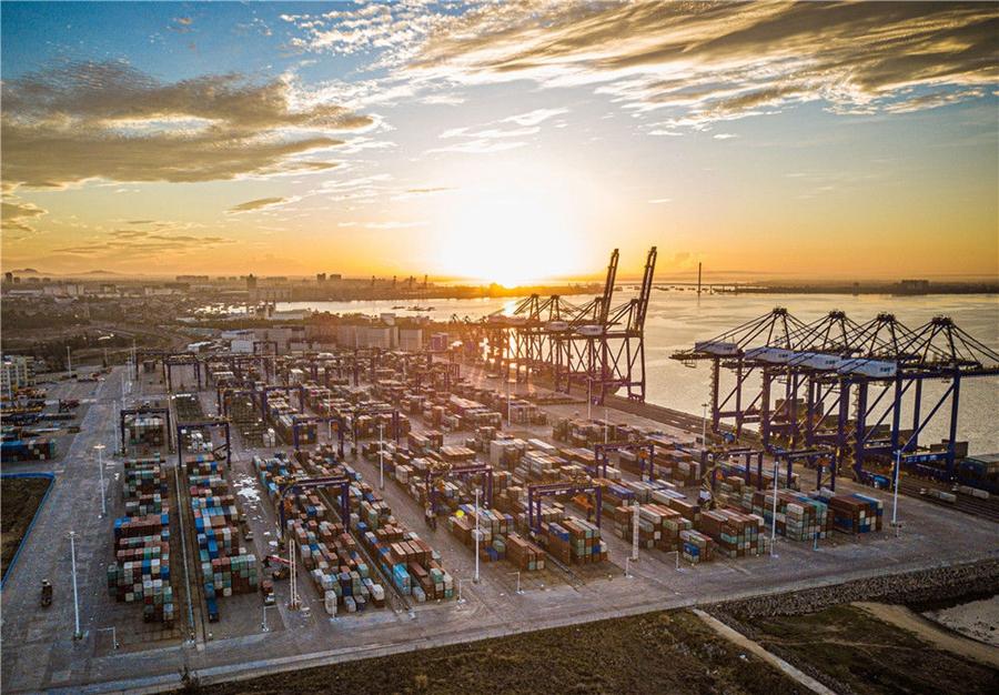 這是5月26日在海南洋浦經濟開發區拍攝的洋浦國際集裝箱碼頭（無人機照片）。新華社記者 蒲曉旭 攝