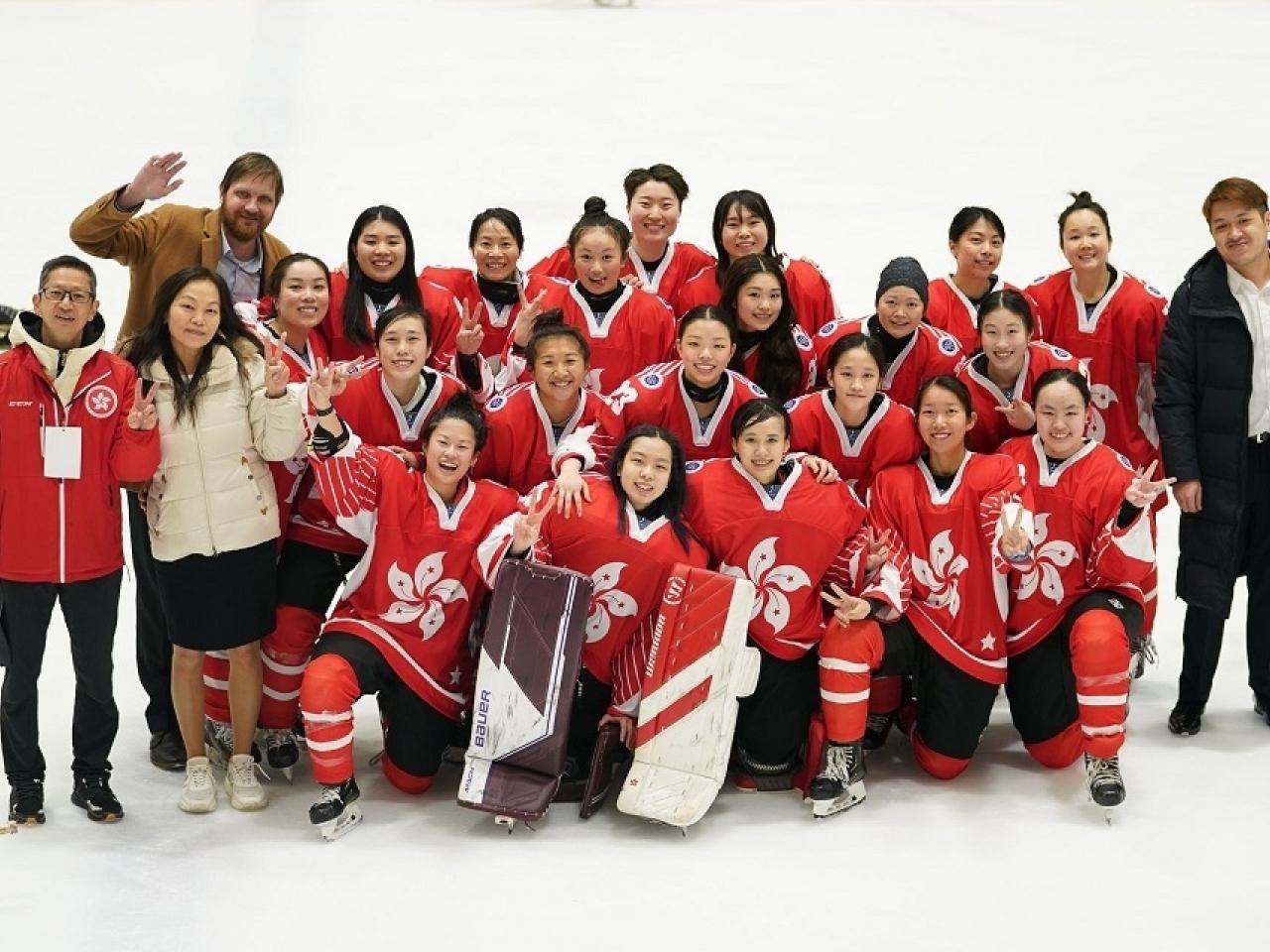 港隊在最後一天賽事中以3比0擊敗愛沙尼亞,以5場4勝得13分奪冠。(香港冰協圖片)