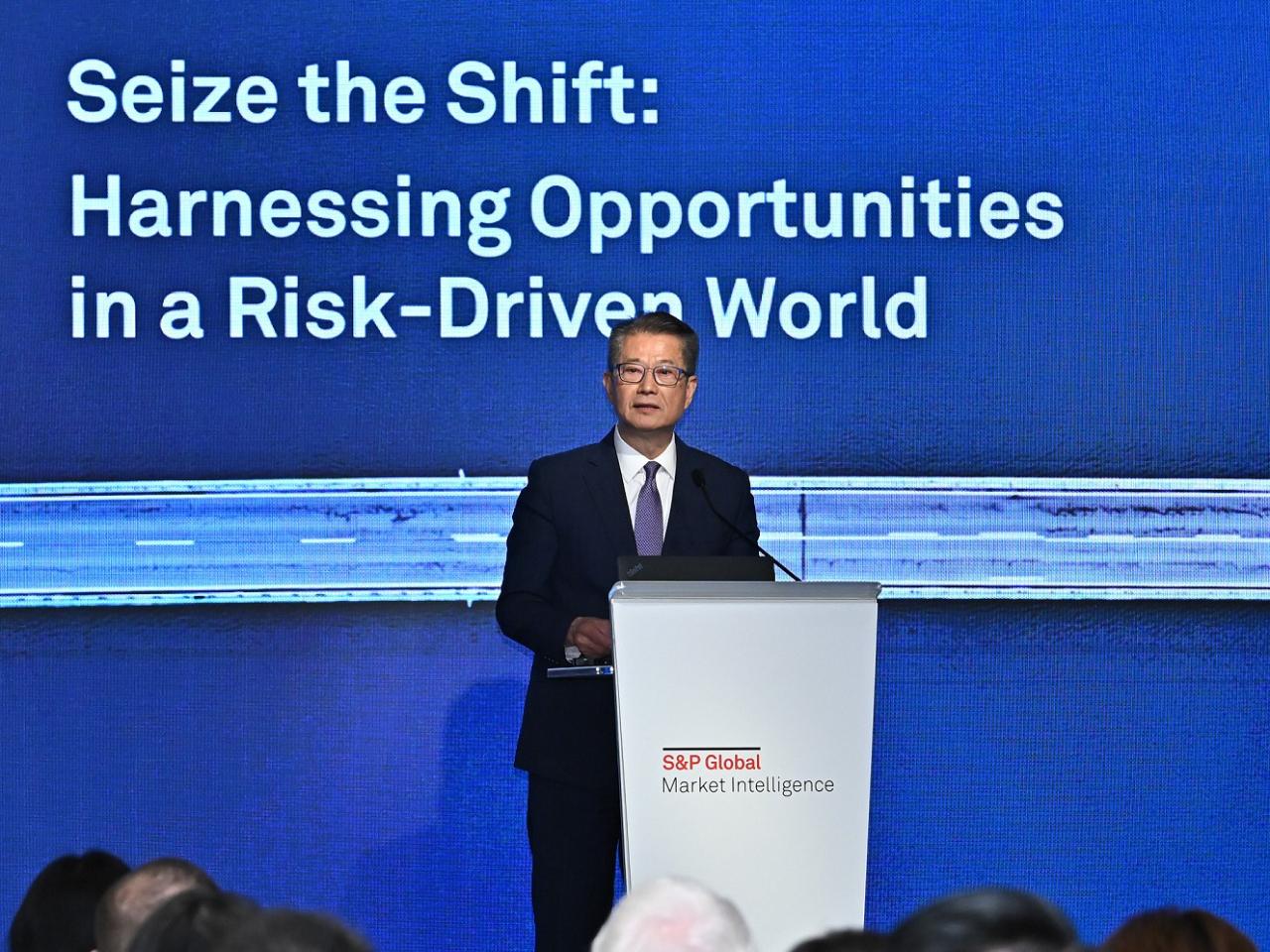 陳茂波稱香港多年來反覆受到質疑及悲觀預測,但已多次證明悲觀主義者是錯誤,香港變得更強大。(政府新聞處提供)