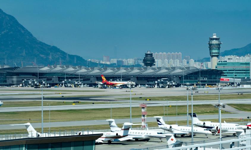 香港國際機場11月客量升17.1% 貨運量升5.9%-香港商報