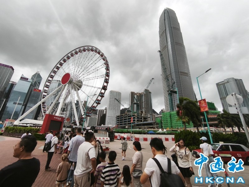 微信“雙節”報告：港澳成內地客出境遊首選，港人北上消費同比增120%