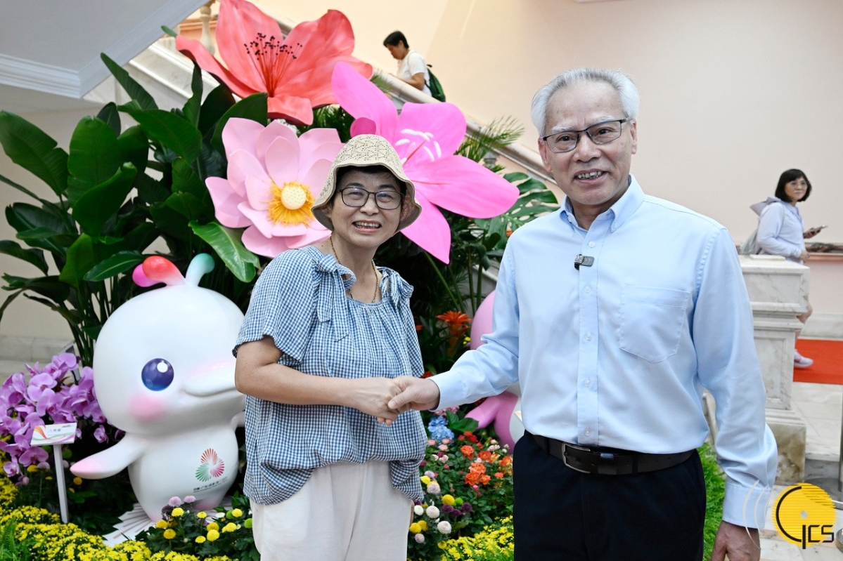 澳門特區政府總部開放日熱鬧歡欣　岑浩輝與訪客相聚同樂