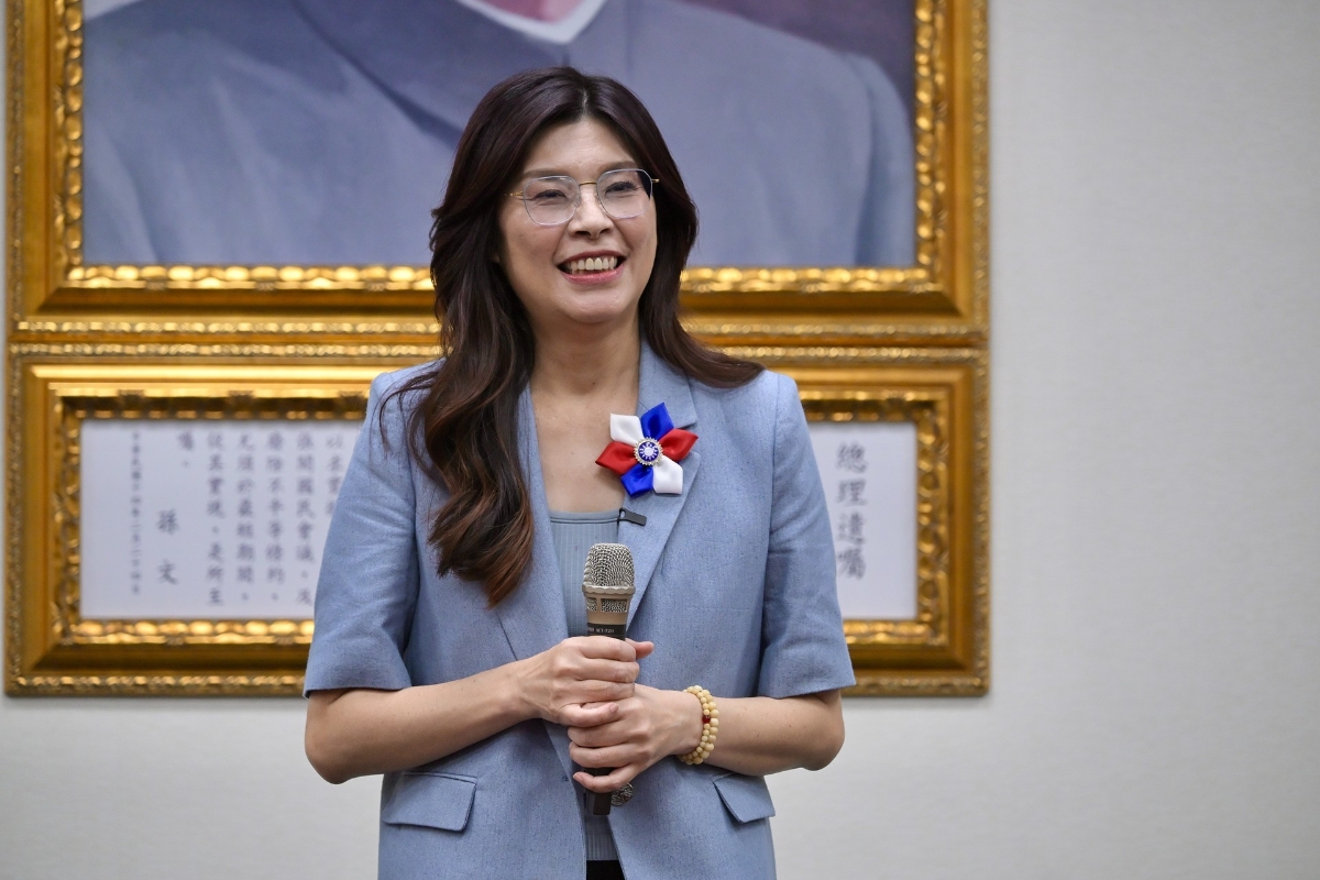 鄭麗文：終結兩岸自相殘殺悲劇