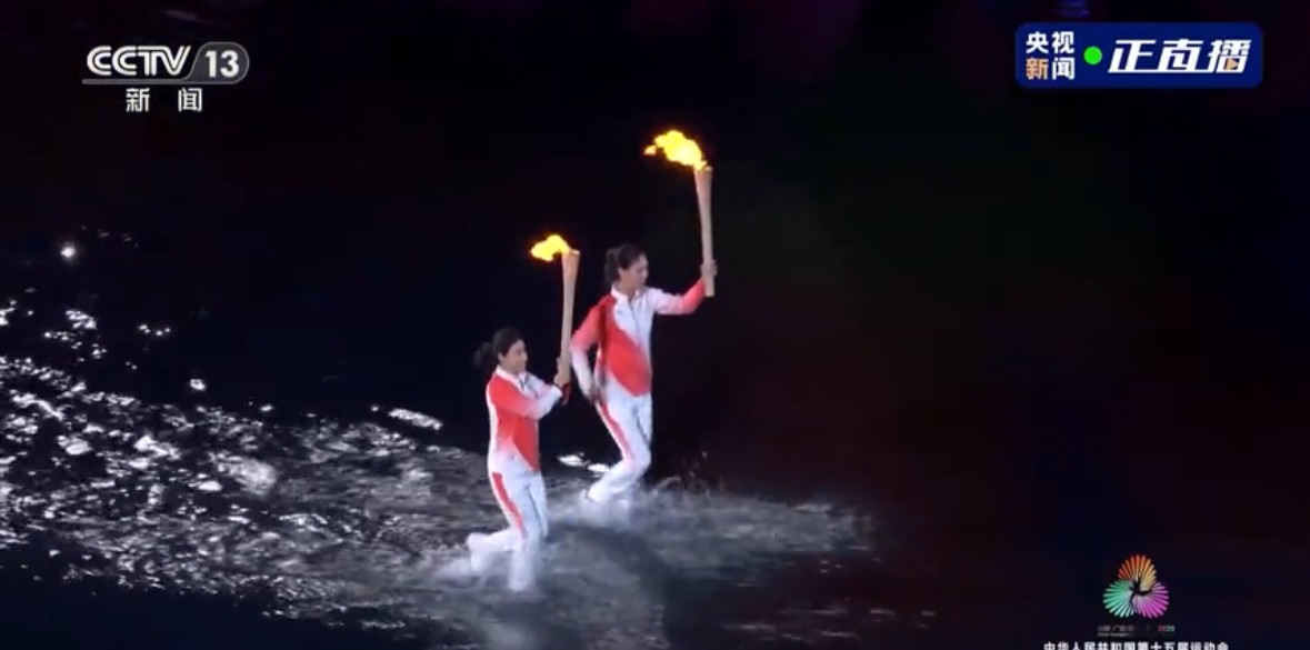 郭晶晶擔任全運會火炬手 蘇炳添點燃火炬