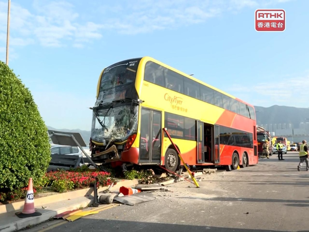 香港機場公交事故 18人受輕傷